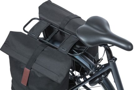 Dubbele fietstas Basil City 28 tot 32 liter 30 x 18 x 49 cm - zwart